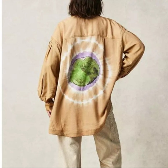 Free People We The Free Yin Yang Tie Dye Graphic Buttondown Shirtt Boho Size M - Picture 1 of 15